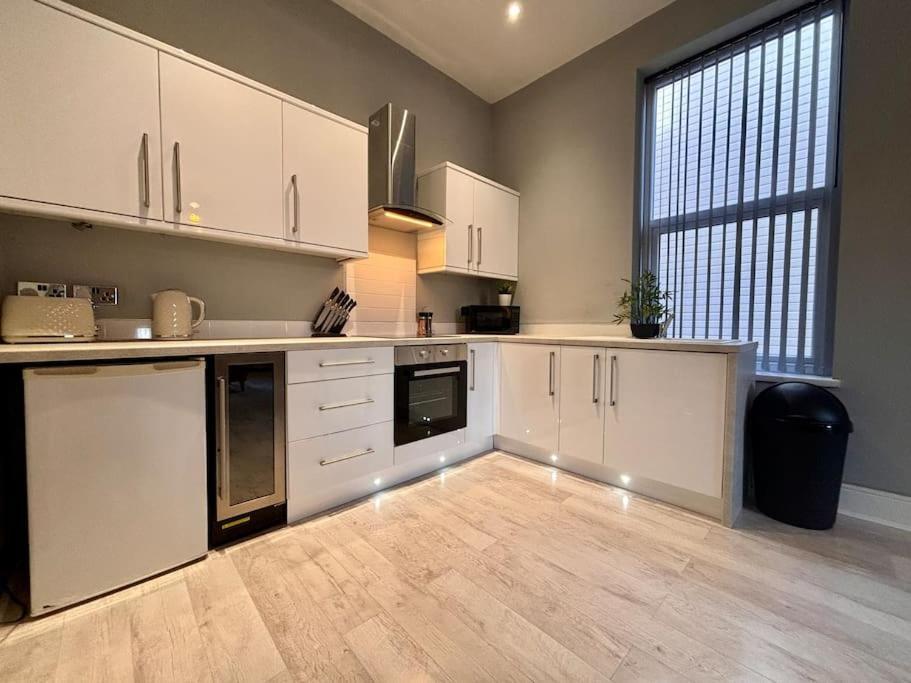 Teds Apartments-Town Centre-Apt1 Блекпул Екстериор снимка