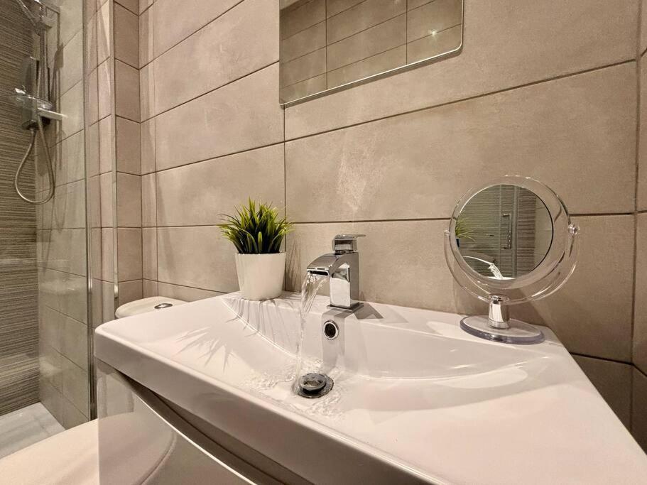 Teds Apartments-Town Centre-Apt1 Блекпул Екстериор снимка